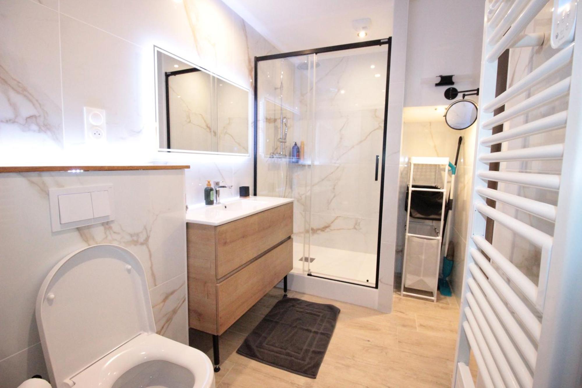 Luxury Studio, Rez De Chaussee, Parking Prive Video Surveillance, Canape Haute Qualite Convertible Couchage 2 Personnes, Centre Ville Proche, Restaurant, Boulangerie 2 Minutes A Pied, Terrasse - 800Metre Carre De Terrain - Gere Par Presta-Zen'Service Verdun-sur-Meuse Exteriér fotografie