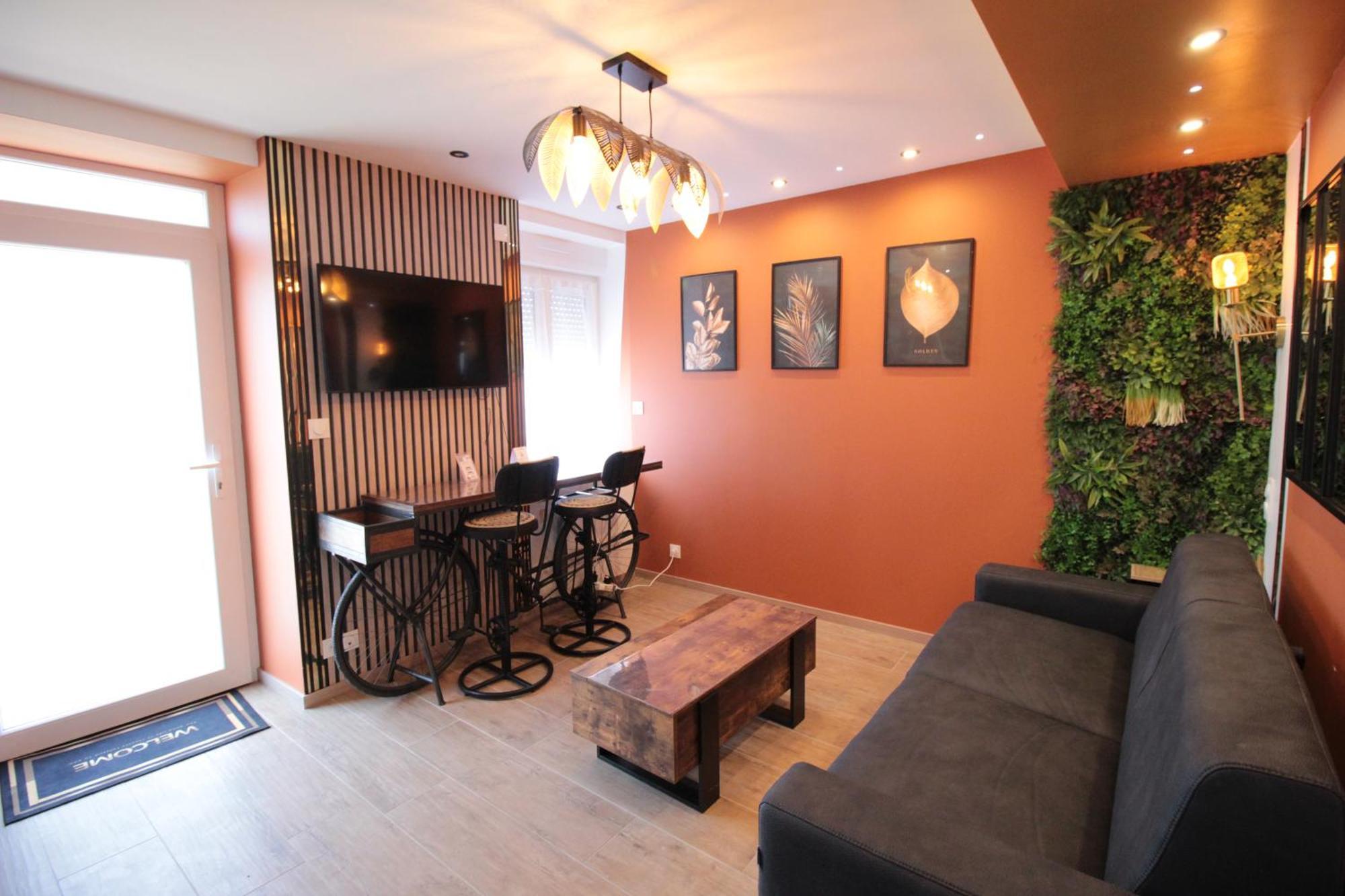 Luxury Studio, Rez De Chaussee, Parking Prive Video Surveillance, Canape Haute Qualite Convertible Couchage 2 Personnes, Centre Ville Proche, Restaurant, Boulangerie 2 Minutes A Pied, Terrasse - 800Metre Carre De Terrain - Gere Par Presta-Zen'Service Verdun-sur-Meuse Exteriér fotografie